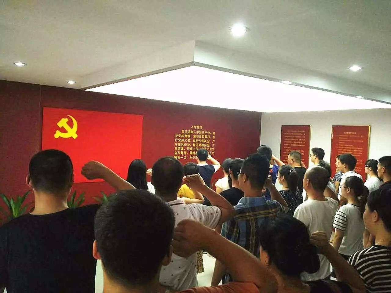 熱烈祝賀程國正、陳凱加入中國共產(chǎn)黨！